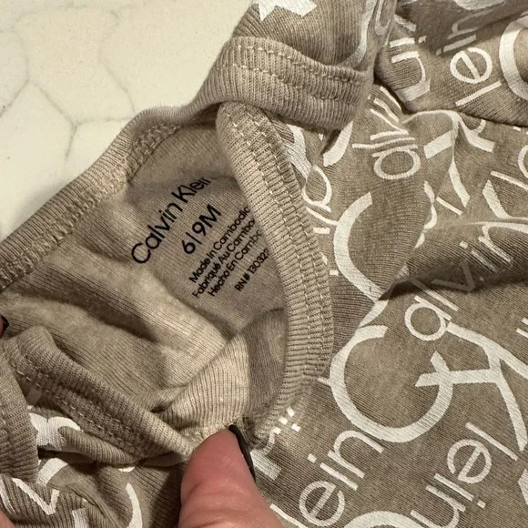 Set of 3 Calvin Klein Baby Onesies Size 6-9 Months - Picture 4 of 6
